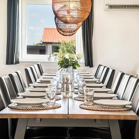 Poolhus I Vrist Til 18 Med Aktivitetsrum Sj800 *