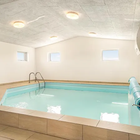度假居 Poolhus I Vrist Til 18 Med Aktivitetsrum Sj800