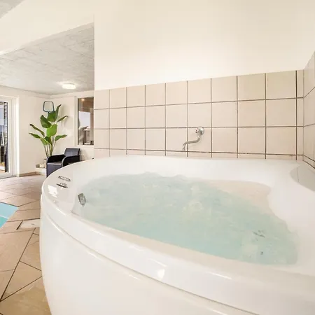 Poolhus I Vrist Til 18 Med Aktivitetsrum Sj800 *
