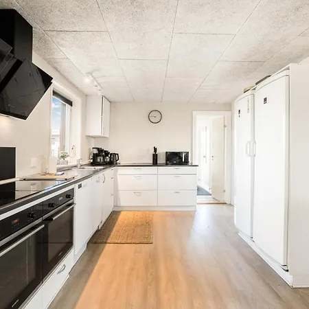 Poolhus I Vrist Til 18 Med Aktivitetsrum Sj800 *