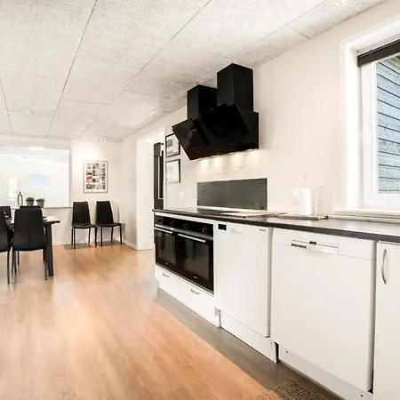 Poolhus I Vrist Til 18 Med Aktivitetsrum Sj800 Feriehus