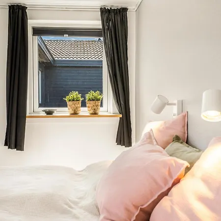 Poolhus I Vrist Til 18 Med Aktivitetsrum Sj800 * 哈博尔